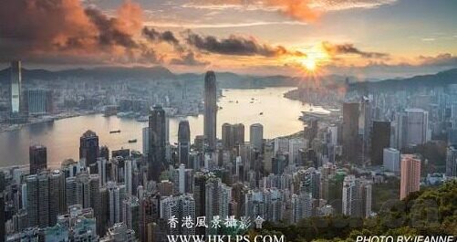 91麻豆精品国产自产绯色-审慎风尚下的成人世界，透视91麻豆精品国产自产绯色的多维度解读